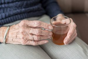 Evitar la deshitratacio en les persones grans